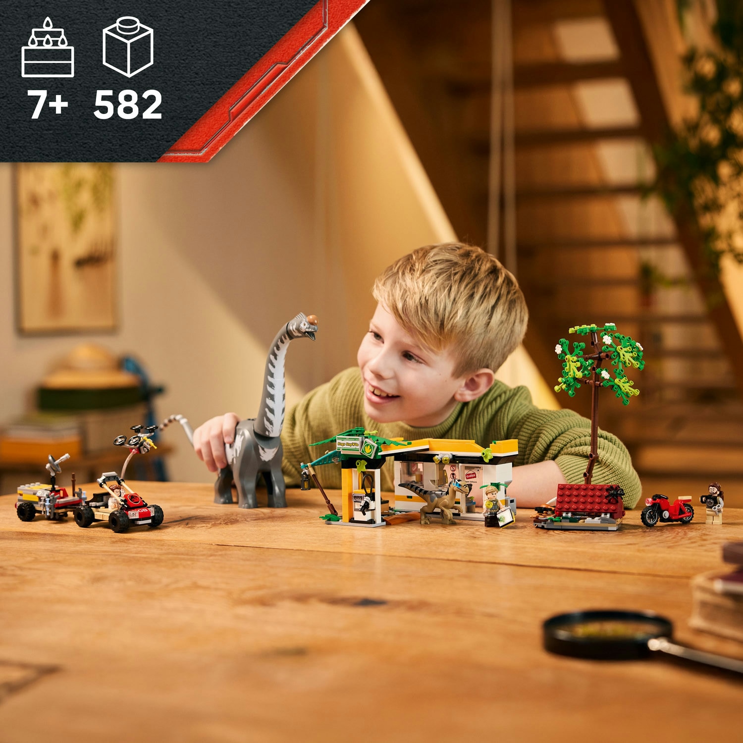 LEGO® Jurassic World - Misiune de urmarire a unui Velociraptor si