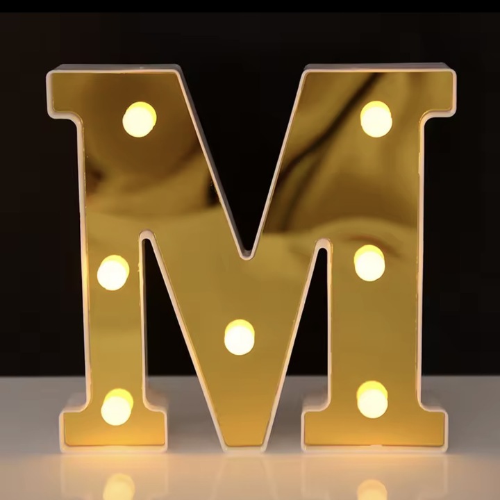 Litera LED cu lumina decorativa, Litera M, pentru acasa sau petreceri, bar, nunta si evenimente, aurie, lumina calda, 16x12.5x3cm