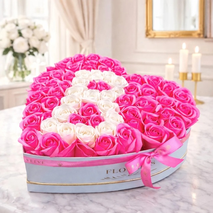 Aranjament floral personalizat cu litera G, in cutie inima, cu 49 trandafiri de sapun, Fucsia-Alb, Velve
