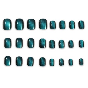 Körömdíszítők és műkörmös kellékek