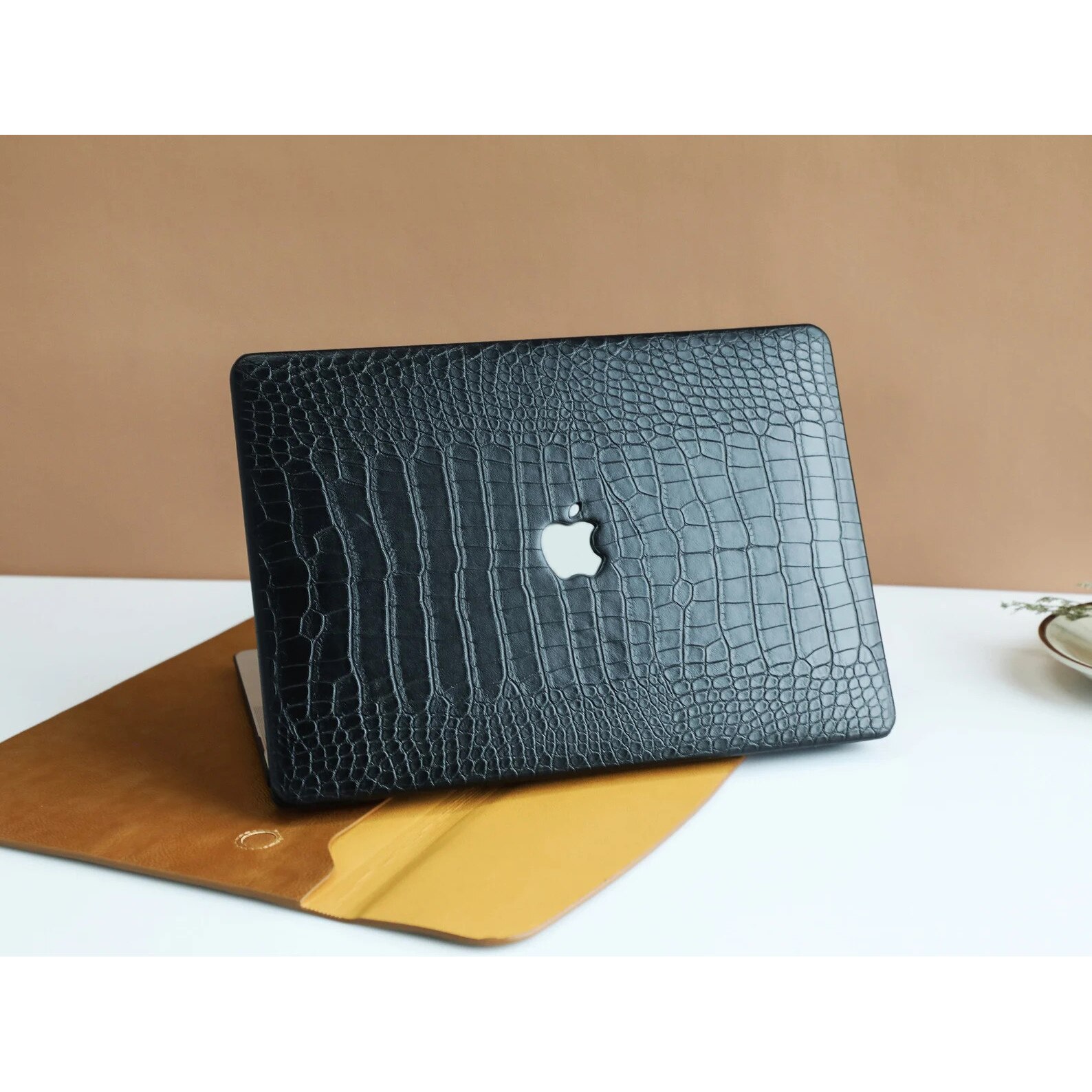 Carcasa premium din piele ecologica textura crocodil pentru MacBook Air 15 (2023/2024/2025) M Series (M4/M3/M2) (A2941/A3114/A3241), husa eleganta slim, protectie laptop, stil business, Negru