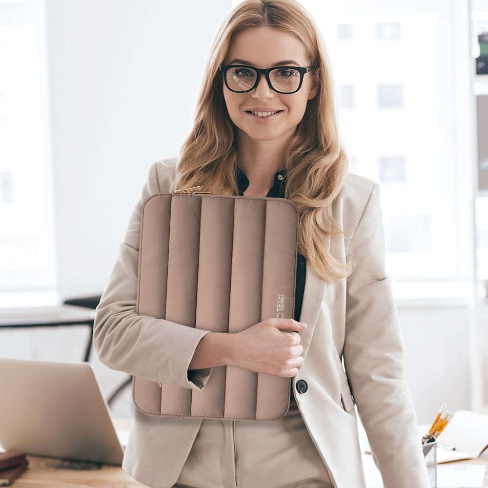 Husa TECH-PROTECT Fluffy compatibila cu laptop 13/14 inch Walnut