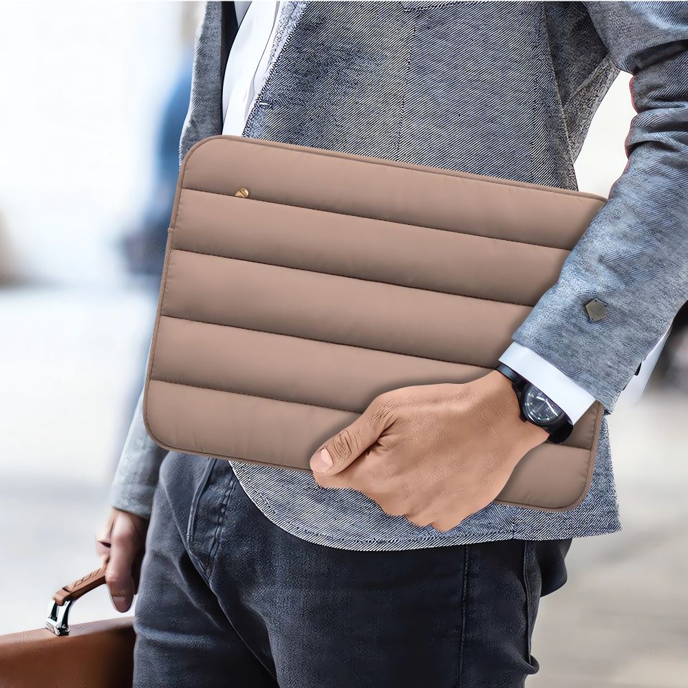 Husa TECH-PROTECT Fluffy compatibila cu laptop 13/14 inch Walnut