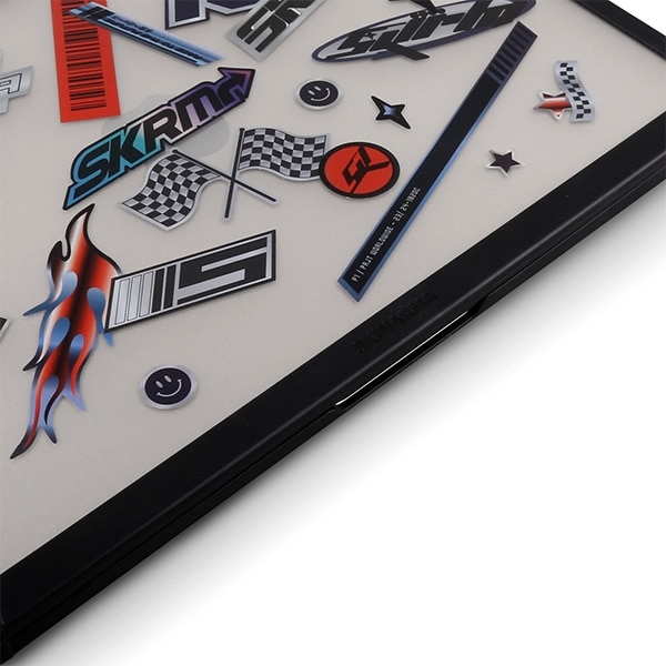 Husa pentru MacBook Air 15" Skinarma, transparenta, design elegant, usoara
