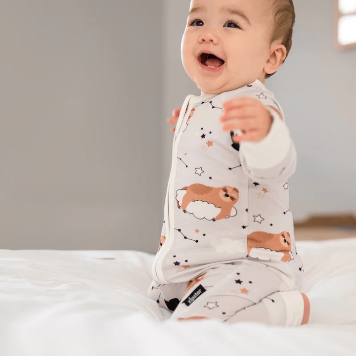 Pijamale lungi din bambus cu fermoar reversibil, ZIPSTER - Sloth, Gri cu Ursuleti Maro, pentru fetite si baietei, Maro/Gri deschis