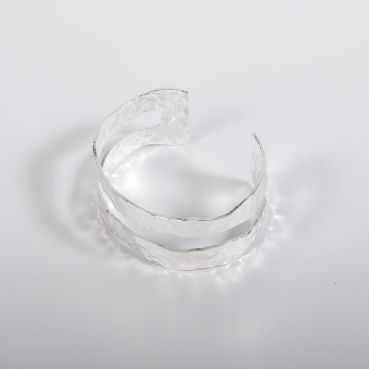 Bratara dama, argintie, 6.6x2.8cm, design texturat, aliaj