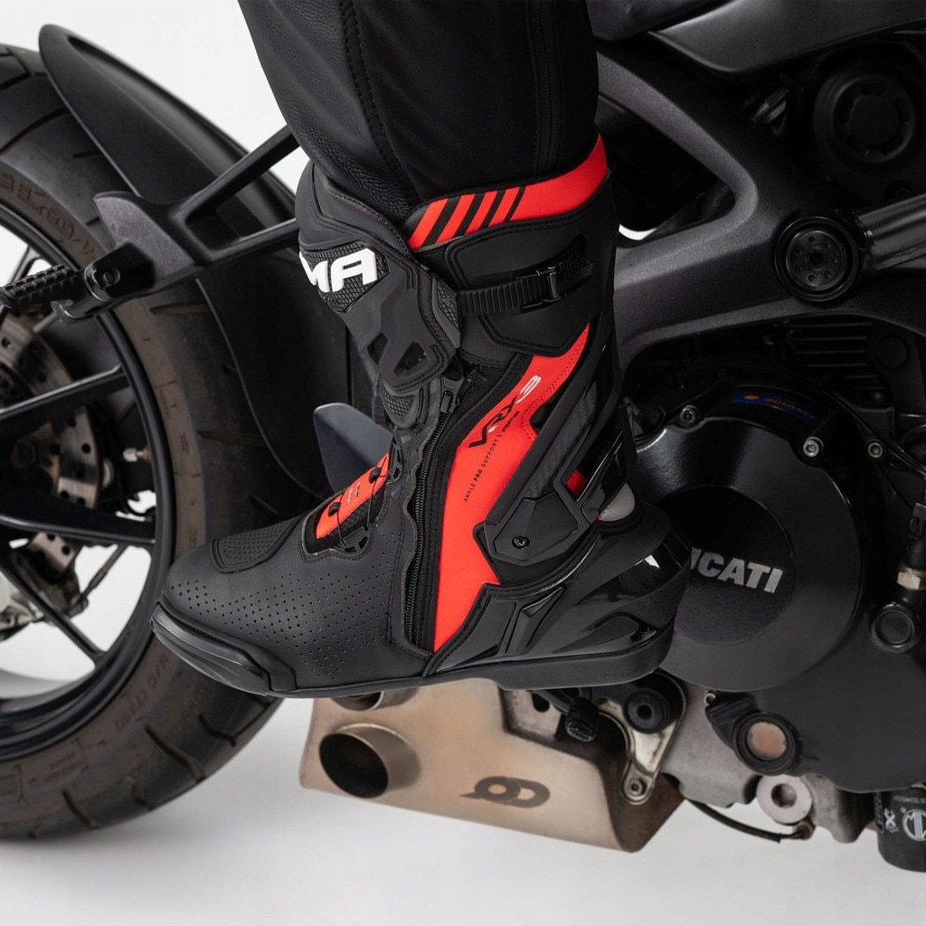 Buti motociclistici Shima VRX-3, sportivi, rosu fluorescent