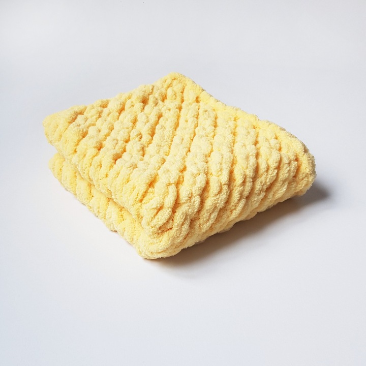 Patura pentru caini si pisici, Blanosic, Lucrata manual, Galbena, 47 x 47 cm