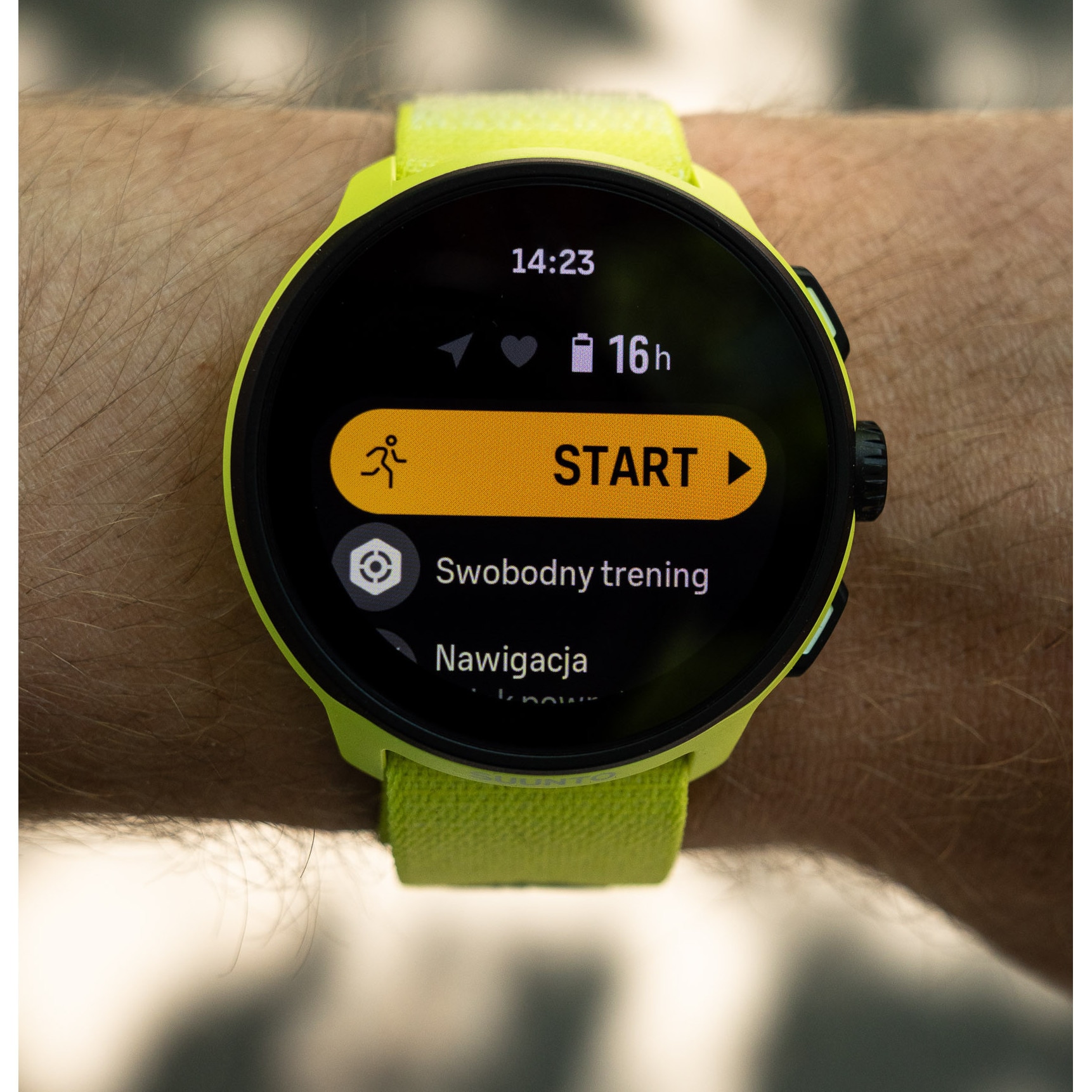 Ceas smartwatch Suunto Run Lime, galben, sport, pentru barbati si