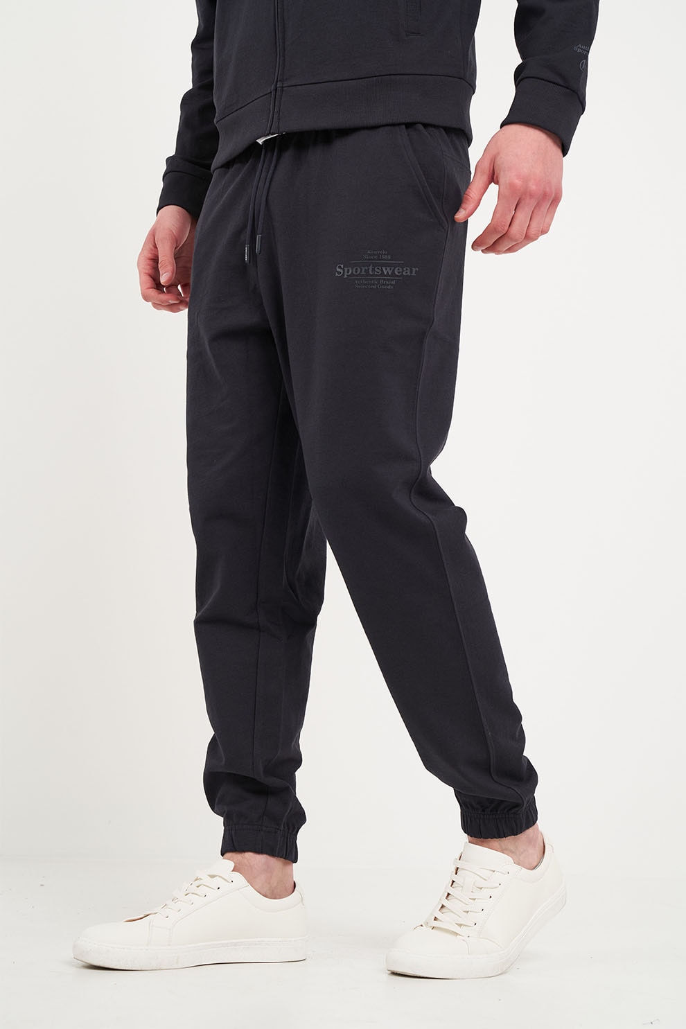 Жетілген әйел мен көзілдірік киген еркек арасындағы жыныстық қатынас