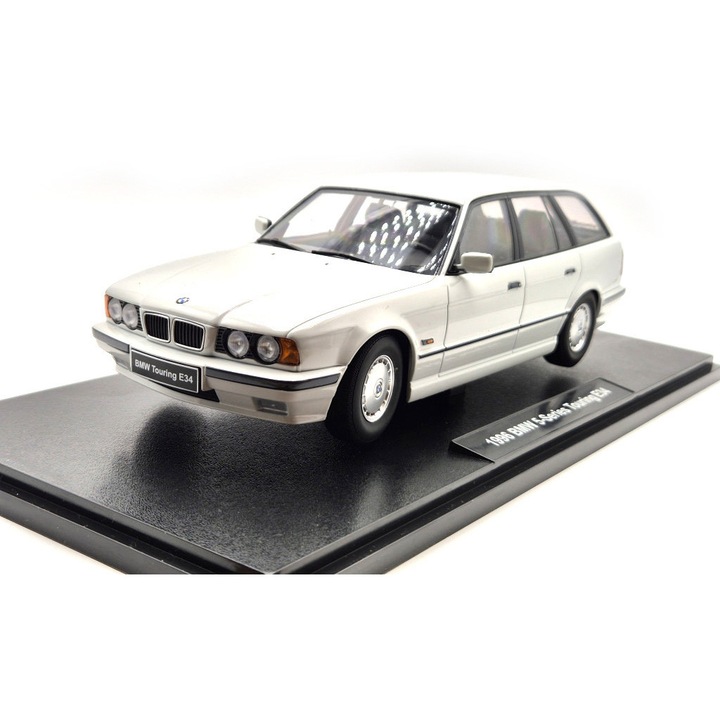 BMW E34 Touring (1996) - fehér - Triple9 - 1:18