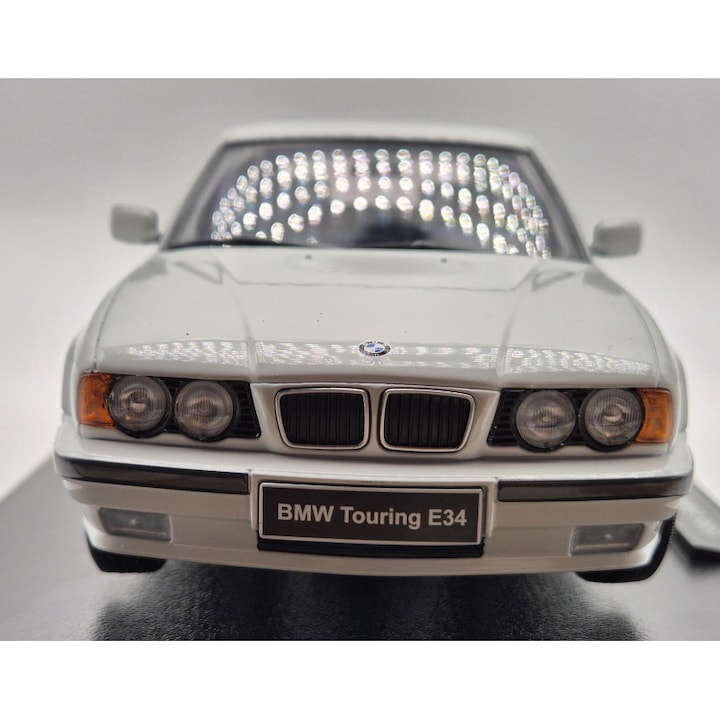 BMW E34 Touring (1996) - fehér - Triple9 - 1:18