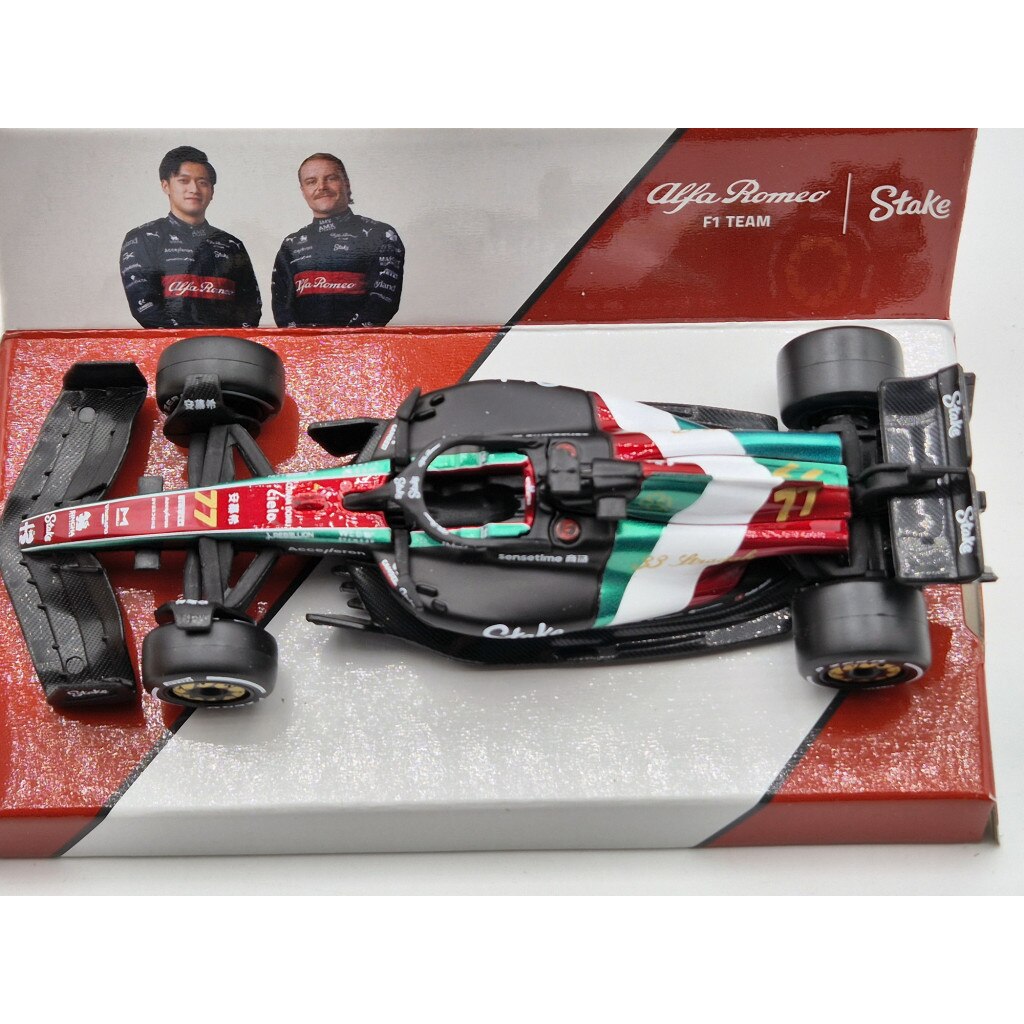 Alfa Romeo C43 F1 Stake 2023 – Échelle 1:43 (12cm) – Pilote Bottas N°77 – Maquette Bburago 38085