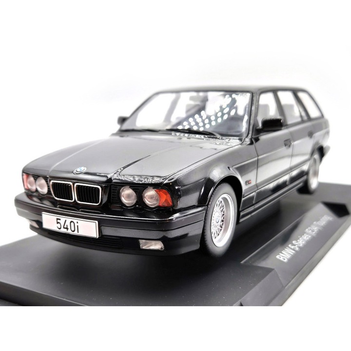 BMW E34 540i Touring - MCG - 1:18 1/18 modellautó modell autó
