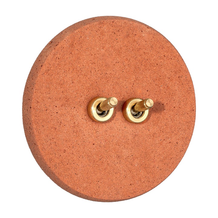 Készlet: két kapcsoló aranyozott sárgarézből, kézzel készített kerek díszkerettel, kompozitból - pigmentált kőporból és akrilgyantából, körömvirág színű