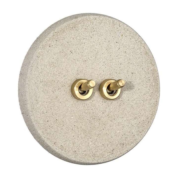 Készlet: két kapcsoló aranyozott sárgarézből, kézzel készített kerek díszkerettel, kompozitból - pigmentált kőporból és akrilgyantából, Portland színben