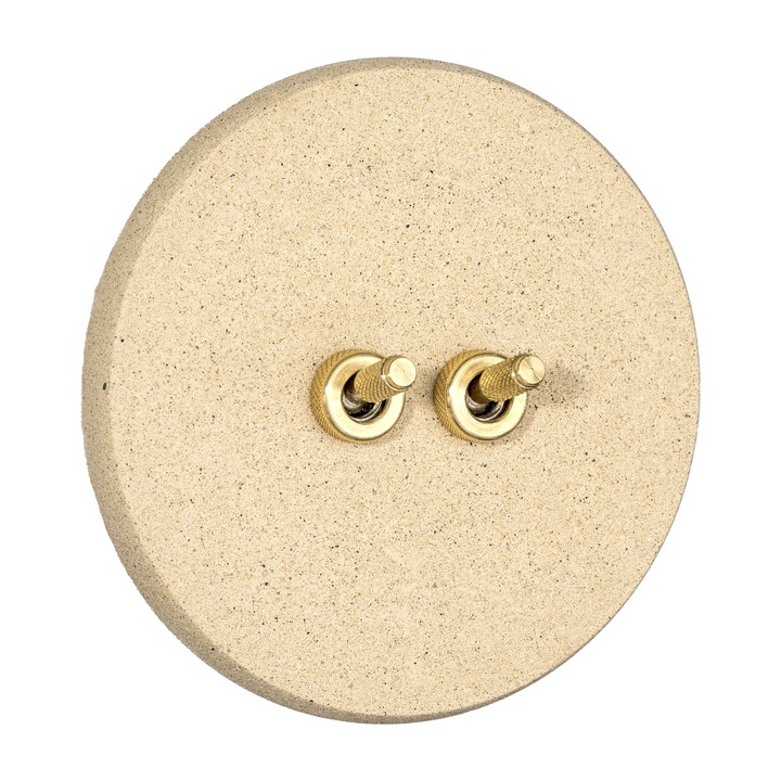 Készlet: két kapcsoló aranyozott sárgarézből, kézzel készített kerek díszkerettel, kompozitból - pigmentált kőporból és akrilgyantából, Honey Stone színben
