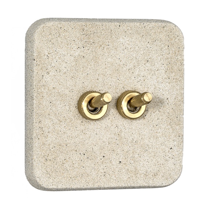 Készlet: két kapcsoló aranyozott sárgarézből, kézzel készített négyzet alakú díszkerettel, kompozitból - pigmentált kőporból és akrilgyantából, Portland színben