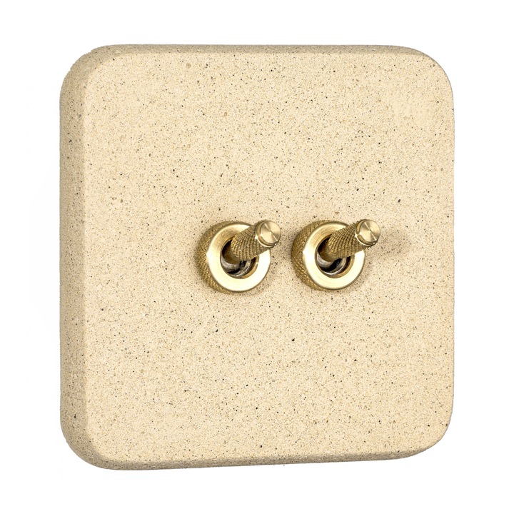 Készlet: két kapcsoló aranyozott sárgarézből, kézzel készített négyzet alakú díszkerettel, kompozitból - pigmentált kőporból és akrilgyantából, Honey Stone színben