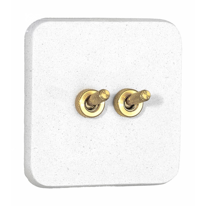 Készlet: két kapcsoló aranyozott sárgarézből, kézzel készített négyzet alakú díszkerettel, kompozitból - pigmentált kőporból és akrilgyantából, Márványfehér színben