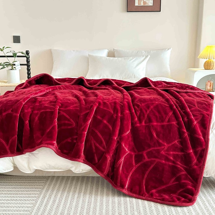 Patura acrilica bordo Liv 160x200 cm, groasa si calduroasa, cu model in frunze