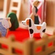 Jucarie educativa din lemn Montessori – Set ferma cu animale, tractor, hambar si geanta depozitare, 1+ ani
