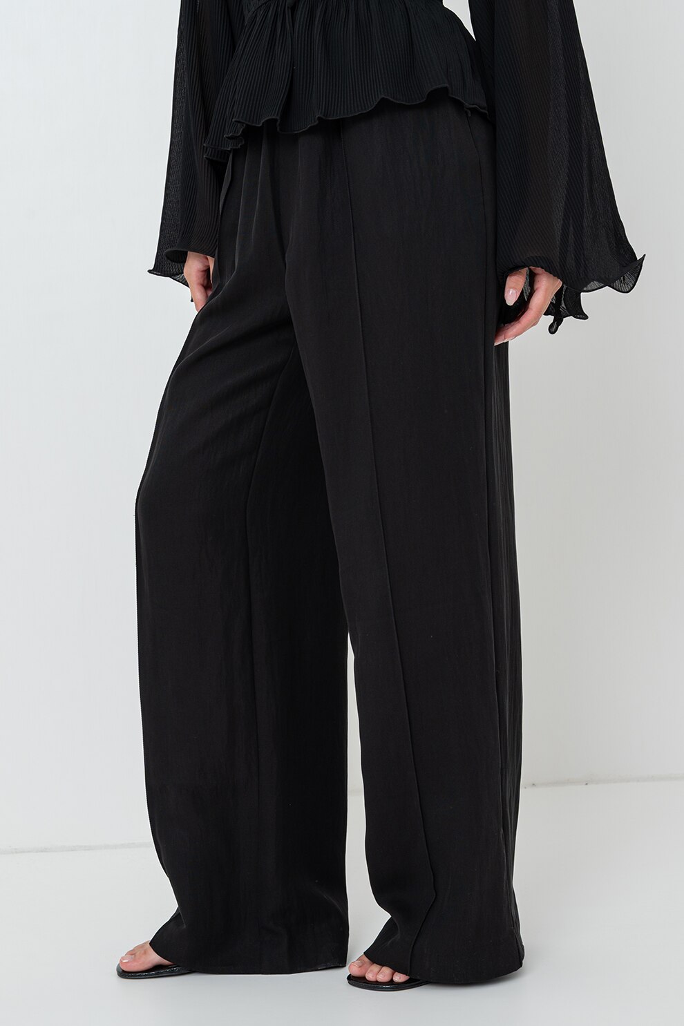 Gina Tricot, Pantaloni evazati din amestec de lyocell cu buzunare laterale, Negru, S