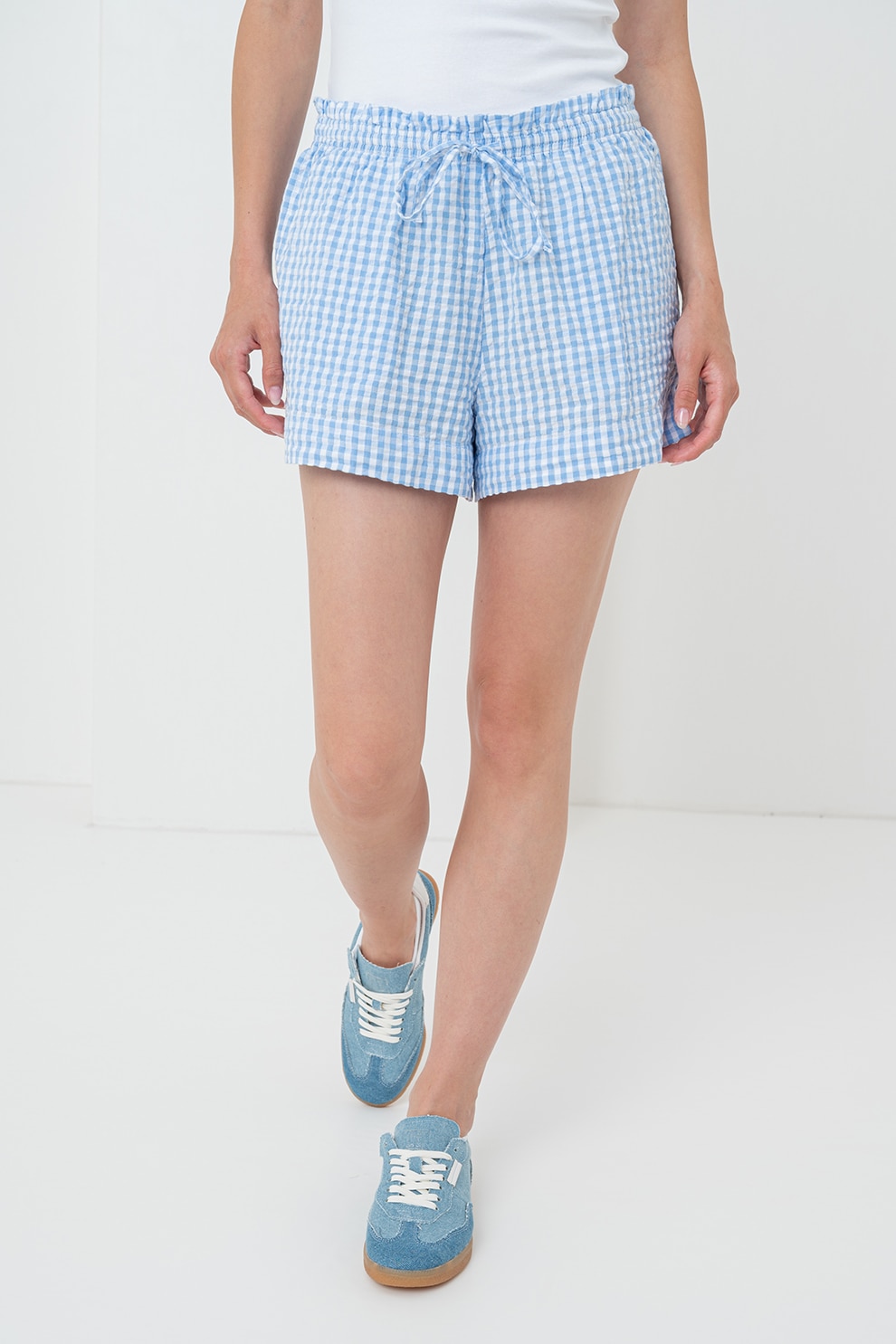 Gina Tricot, Pantaloni scurti cu snur si model in carouri, Alb, S