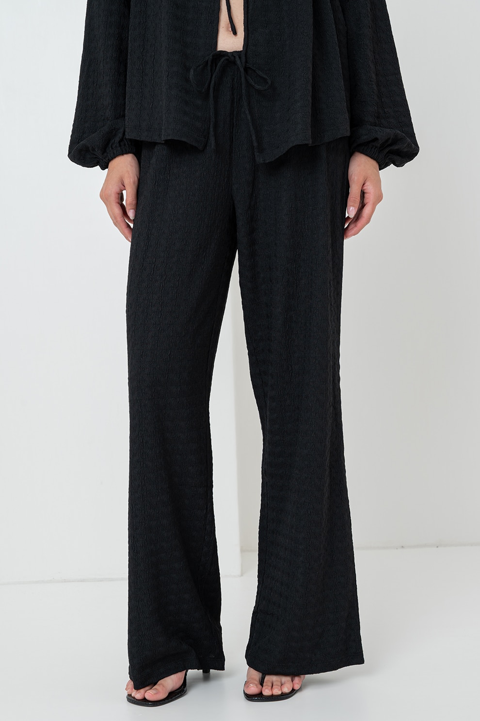 Gina Tricot, Pantaloni tricotati cu croiala ampla si snururi, Negru, L