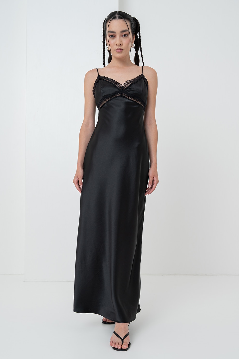 Gina Tricot, Rochie-furou maxi din satin cu detalii de dantela, Negru, 36