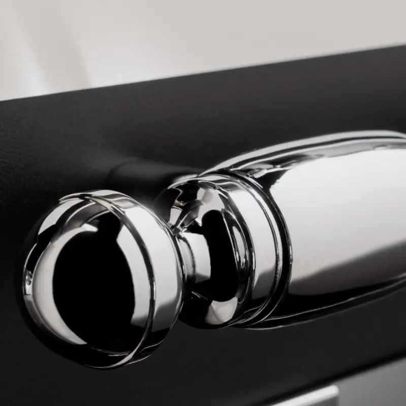 Aragaz pe gaz retro Bertazzoni, colectie Heritage, latime 100 cm, 6 arzatoare, 2 cuptoare electrice 123 l, temperatura reglabila max. 250°C, 11 functii de gatit, convectie, iluminare interioara, termometru integrat, sticla triplustratificata, negru