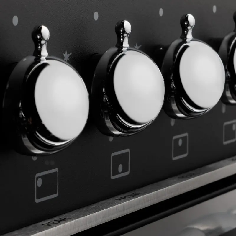 Aragaz pe gaz retro Bertazzoni, colectie Heritage, latime 100 cm, 6 arzatoare, 2 cuptoare electrice 123 l, temperatura reglabila max. 250°C, 11 functii de gatit, convectie, iluminare interioara, termometru integrat, sticla triplustratificata, negru