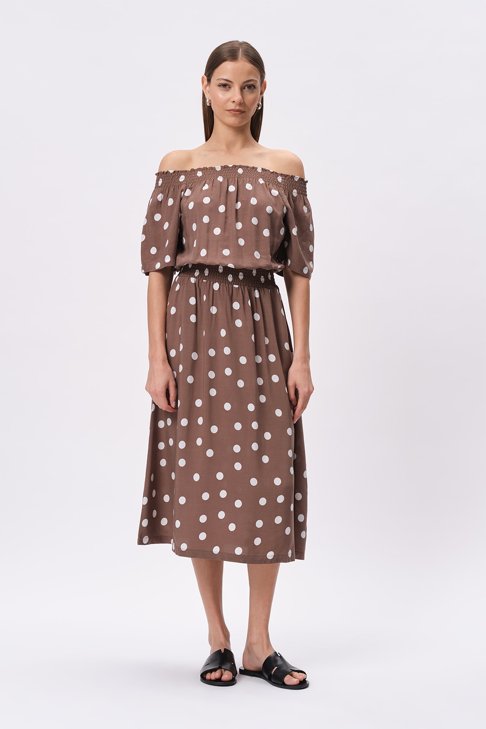 GreenPoint, Rochie cu decolteu pe umeri si buline, Alb, Maro deschis, 42