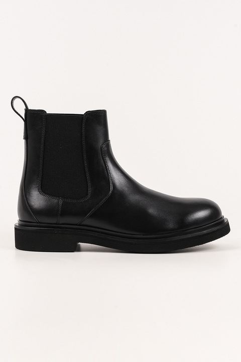 Karl Lagerfeld, Ghete din piele, Negru