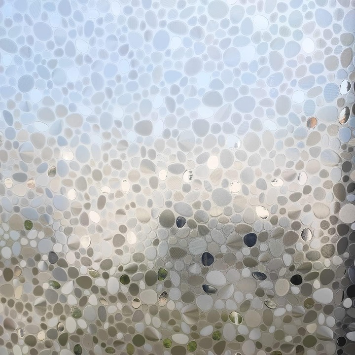 Folie Decorativa pentru Geam, Model Pietricele, Protectie Solara si Intimitate, 600 x 1000 mm x 2, PVC PET, alb, Usor de instalat, durabil, opac Fabricat din materiale de inalta calitate, reduce eficient lumina puternica