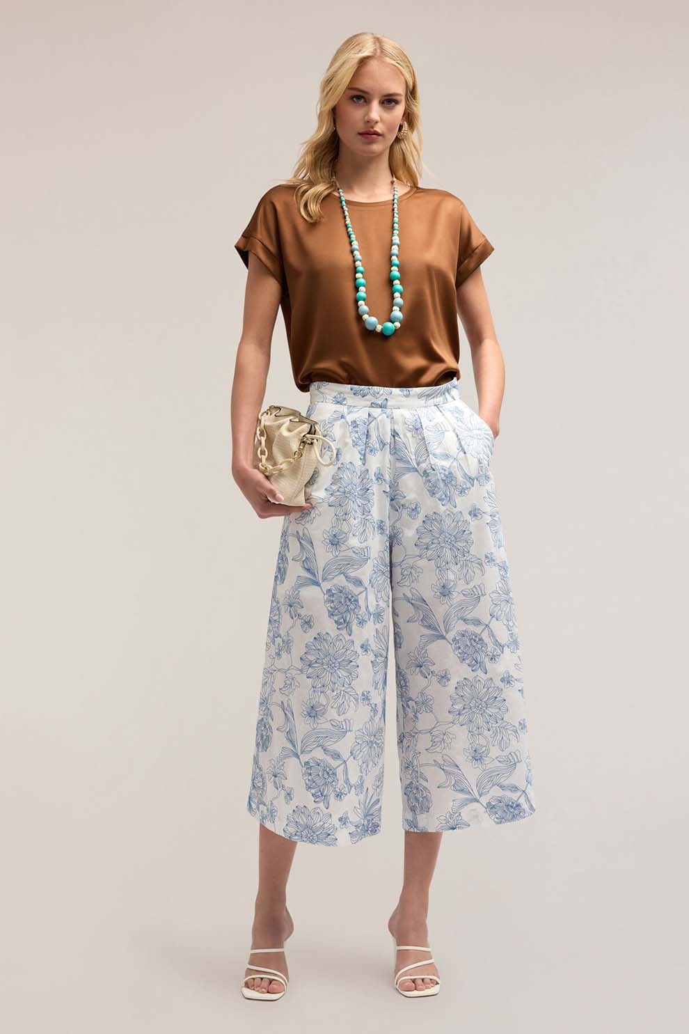 MOTIVI, Pantaloni capri evazati cu model floral