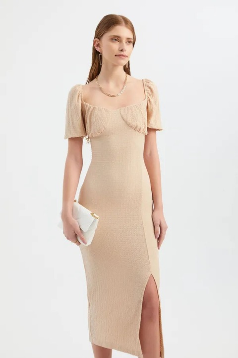 Миди рокля HiCCUP, деколте тип „сърце“, цепки на ръкавите, бежово, текстил