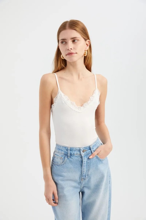Къс потник, HiCCUP, V-образно деколте, дантелен детайл, бял, джърси