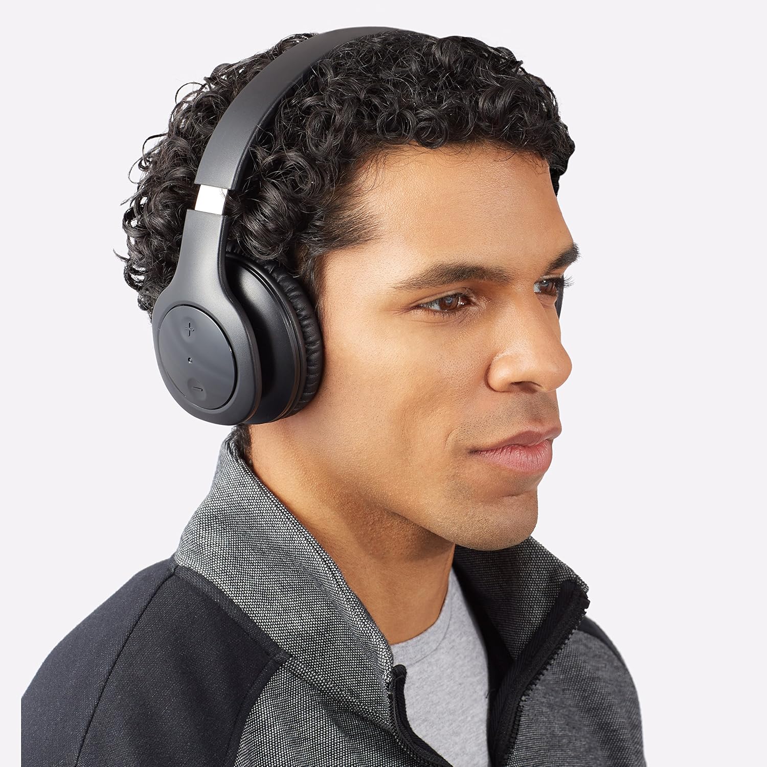 Casti RF fara fir over-ear Amazon Basics cu statie de incarcare