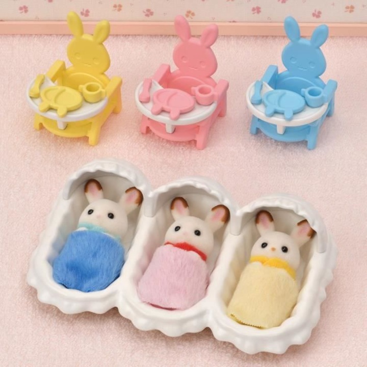 Комплект фигурки Sylvanian Families, шоколадови зайчета тризнаци, аксесоари за грижа, Многоцветни