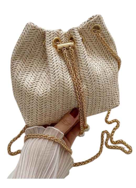 Плетена сламена чанта - шикозен аксесоар със златна верижка и декоративни перли, 15x8x18, 5см