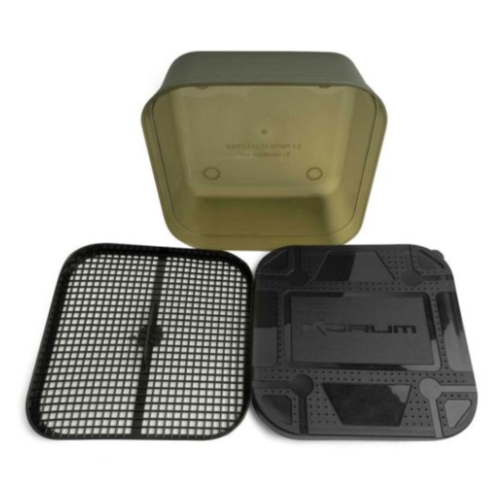 Cutie De Momeala Cu Sita Si Capac Korum, Capac Cu Perforatii, Inchidere Ermetica, Negru Cu Verde, Ideala Pentru Pescuit La Feeder