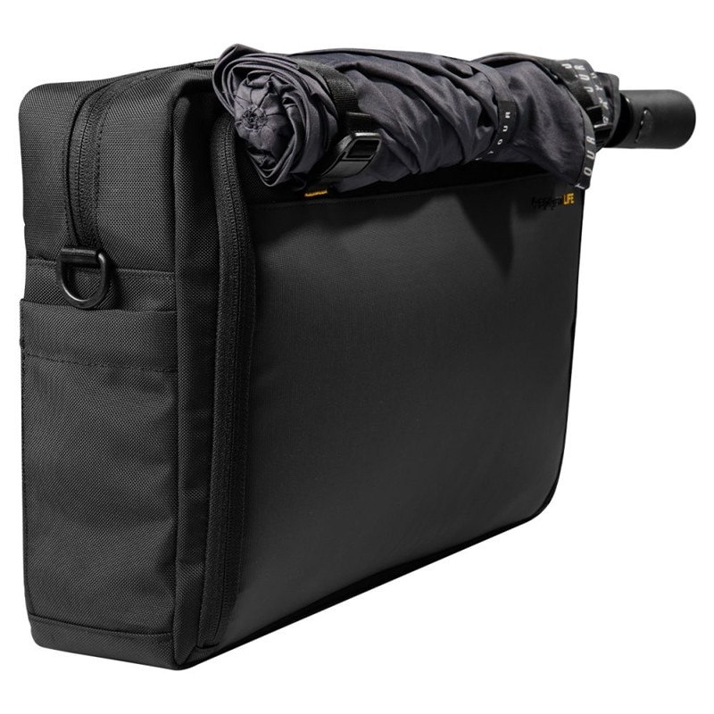 Geanta laptop Spigen KD300 Klasden, 16", neagra, compartimente practice si loc pentru AirTag
