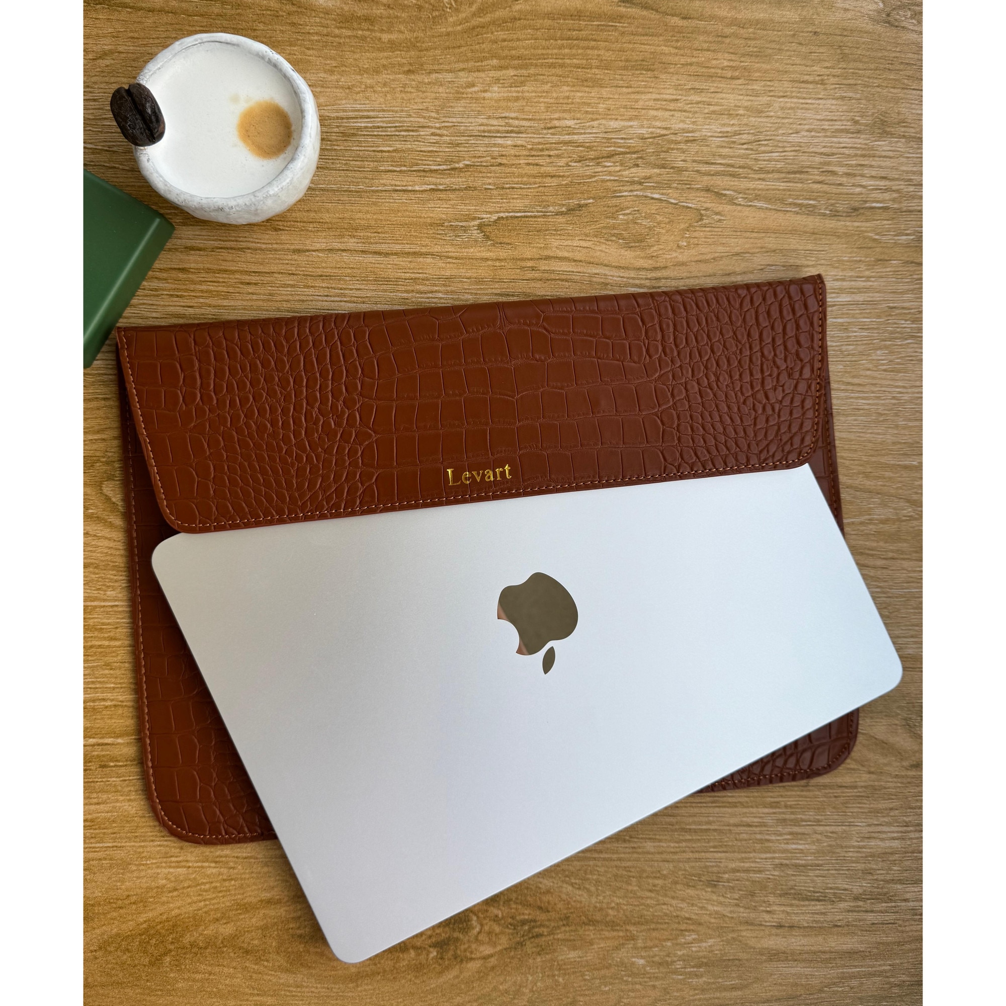 Husa Laptop Slim Levart Croco 13–14 inch, subtire, eleganta, piele vegana, fara fermoar, compatibila MacBook / Ultrabook