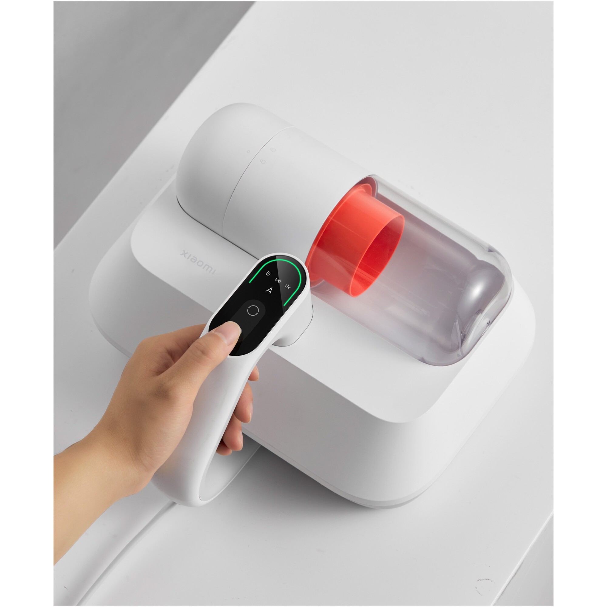 Aspirator Xiaomi Dust Mite Pro BHR8943EU pentru indepartarea acarienilor, 14kPa, 400W, UV sterilizare, ultrasunete, filtrare HEPA, perie electrica spiralata, senzor inteligent, recipient transparent pentru praf, alb