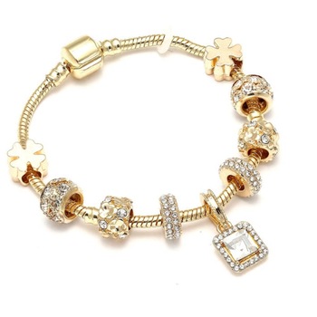 Bratara Charms cu medalion patrat si trifoi cu patru 4 foi, din Aliaj, Auriu (Ambalaj Cutie Cadou) Bratara Charms cu medalion patrat si trifoi cu patru 4 foi, din Aliaj, Auriu (Ambalaj Cutie Cadou)