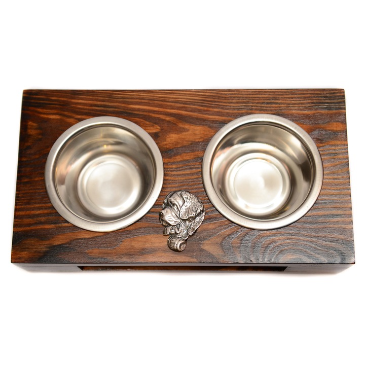 Stojak din lemn pentru doua boluri pentru caini, Art-Dog, 60x30x10cm, cu doua boluri din otel inoxidabil, decorat cu basorelief de caine