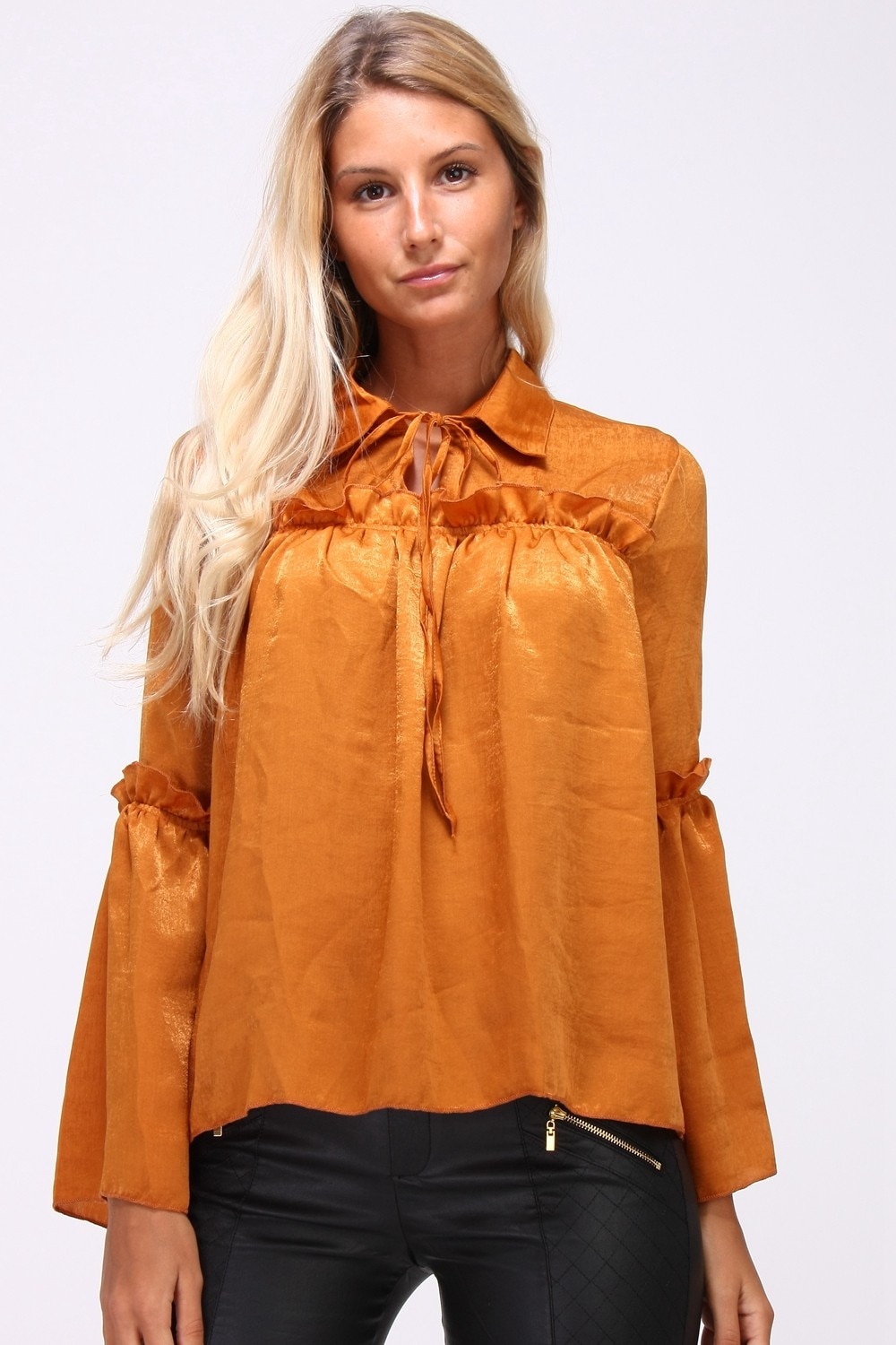 Bluza dama By Clara cu manecile clopot