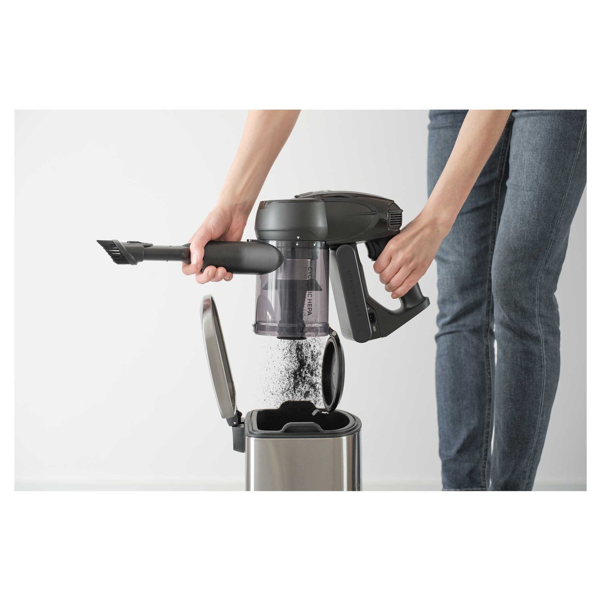 Aspirator vertical Sencor SVC 8726BK 3 in 1, 400 W, sistem de filtrare Cyclone HEPA, baterie Li-ion de 25,2 V cu capacitate de 2500 mAh, negru