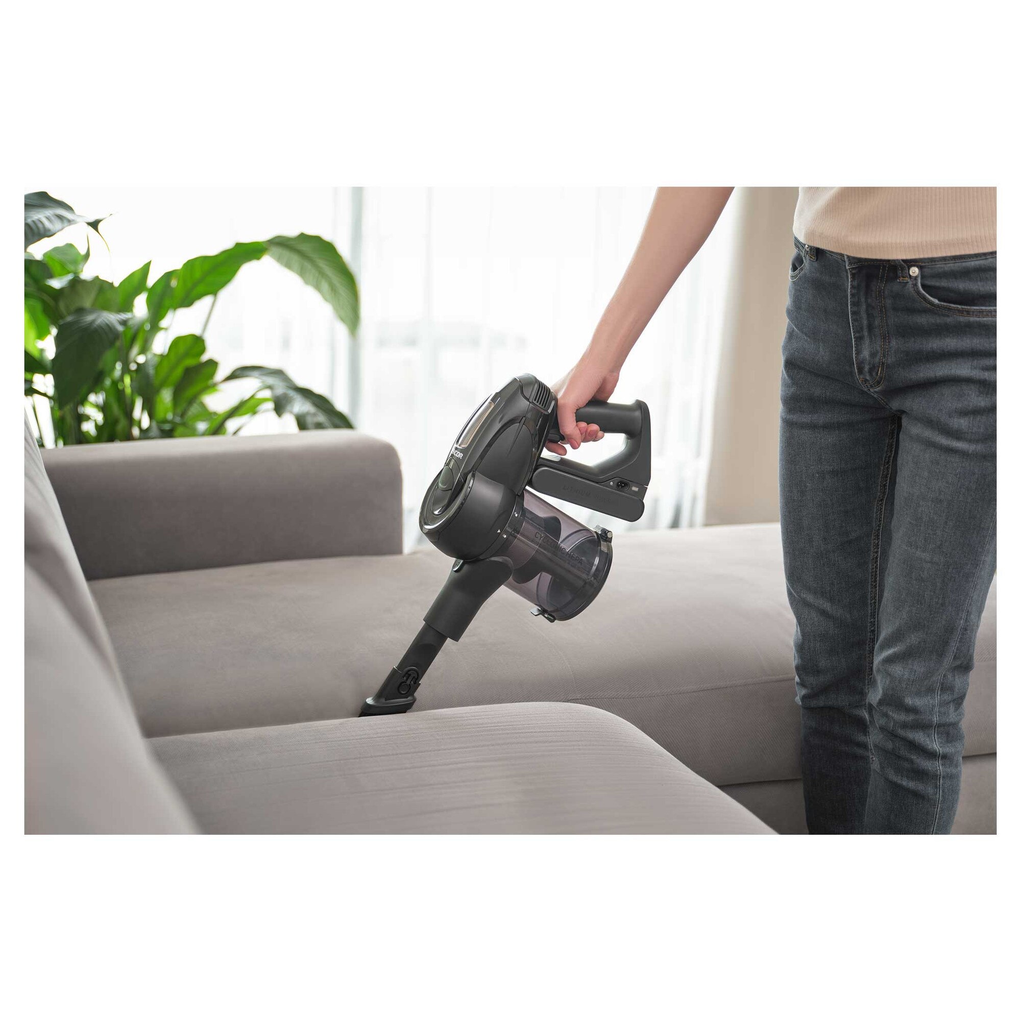 Aspirator vertical Sencor SVC 8726BK 3 in 1, 400 W, sistem de filtrare Cyclone HEPA, baterie Li-ion de 25,2 V cu capacitate de 2500 mAh, negru